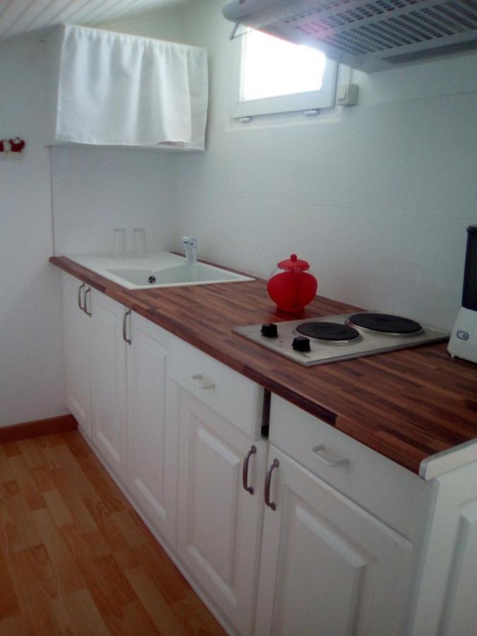 Gite T2 Avec Grande Piscine Apartment Villeneuve-la-Comptal Екстериор снимка