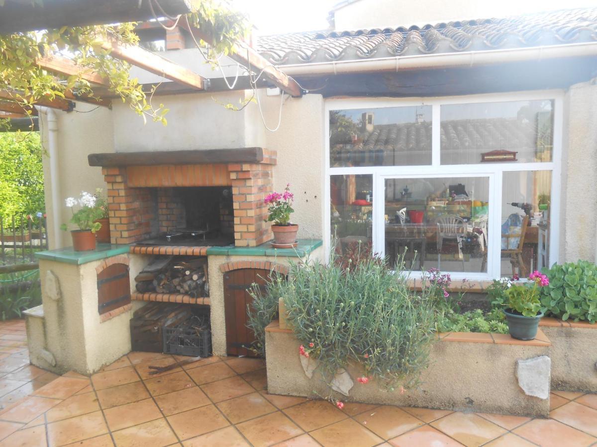 Gite T2 Avec Grande Piscine Apartment Villeneuve-la-Comptal Екстериор снимка